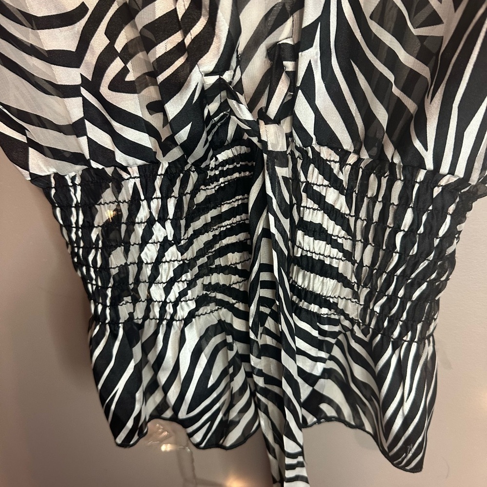 Janice-Women size small silky shirt blouse -black and white design - Picture 2 of 4